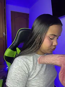 Snapshot of leila_22 chatting on 02/13/26, 07:15 leila 22 online show from 02/13/26, 07:15