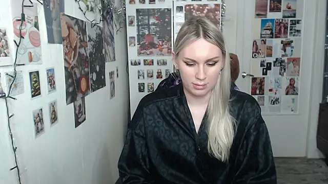 Snapshot of CapriScorpion chatting on 12/18/24, 03:44 CapriScorpion online show from 12/18/24, 03:44