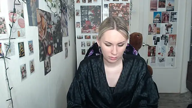 Snapshot of CapriScorpion chatting on 12/22/24, 06:15 CapriScorpion online show from 12/22/24, 06:15