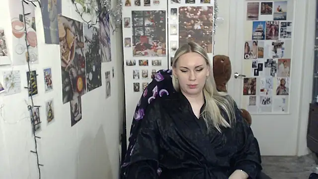 Snapshot of CapriScorpion chatting on 12/24/24, 04:30 CapriScorpion online show from 12/24/24, 04:30
