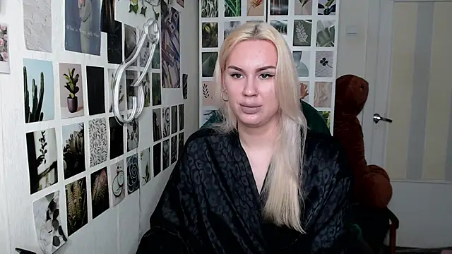 Snapshot of CapriScorpion chatting on 10/23/25, 01:10 CapriScorpion online show from 10/23/25, 01:10