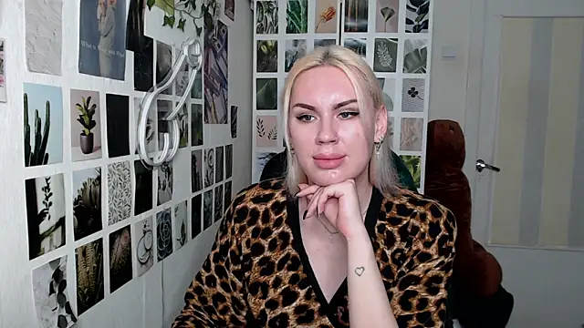 Snapshot of CapriScorpion chatting on 10/25/25, 12:23 CapriScorpion online show from 10/25/25, 12:23