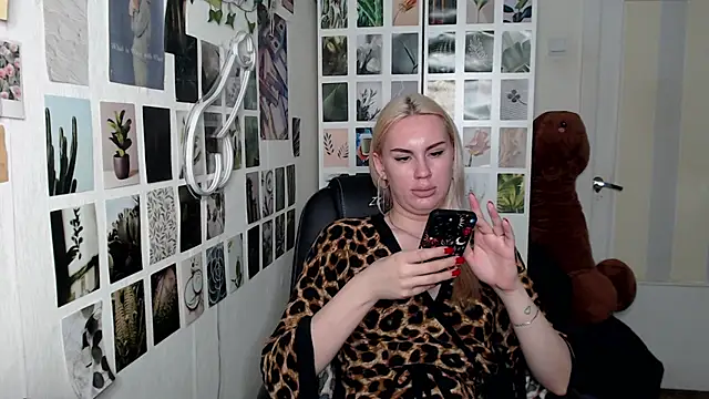 Snapshot of CapriScorpion chatting on 10/27/25, 01:04 CapriScorpion online show from 10/27/25, 01:04