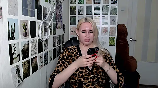 Snapshot of CapriScorpion chatting on 10/29/25, 10:17 CapriScorpion online show from 10/29/25, 10:17