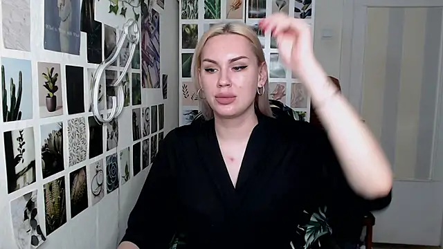 Snapshot of CapriScorpion chatting on 11/03/25, 11:00 CapriScorpion online show from 11/03/25, 11:00