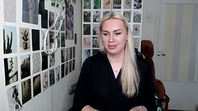 Snapshot of CapriScorpion chatting on 11/04/25, 11:20 CapriScorpion online show from 11/04/25, 11:20