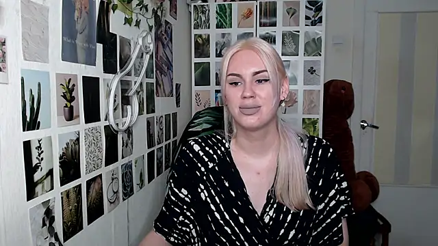 Snapshot of CapriScorpion chatting on 11/06/25, 09:54 CapriScorpion online show from 11/06/25, 09:54