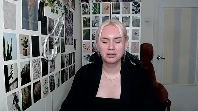 Snapshot of CapriScorpion chatting on 11/15/25, 09:50 CapriScorpion online show from 11/15/25, 09:50