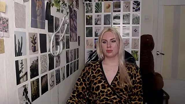 Snapshot of CapriScorpion chatting on 11/18/25, 03:16 CapriScorpion online show from 11/18/25, 03:16