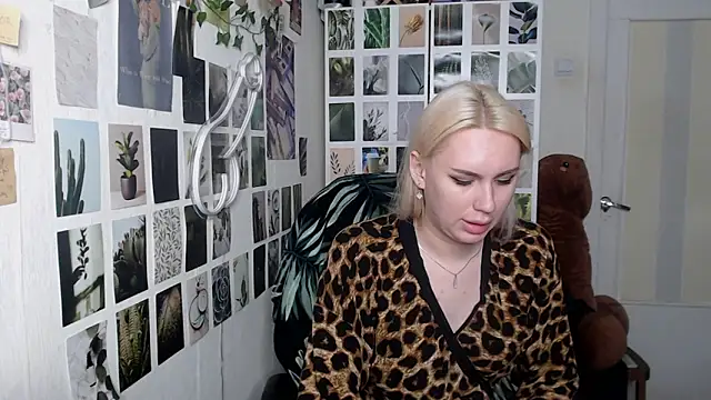 Snapshot of CapriScorpion chatting on 11/19/25, 08:25 CapriScorpion online show from 11/19/25, 08:25