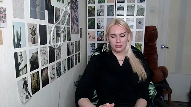 Snapshot of CapriScorpion chatting on 11/23/25, 03:01 CapriScorpion online show from 11/23/25, 03:01