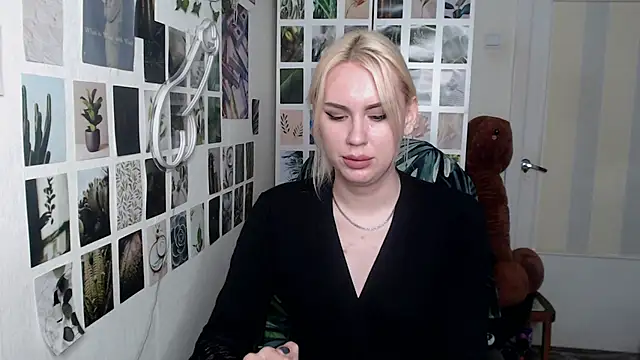 Snapshot of CapriScorpion chatting on 11/26/25, 11:11 CapriScorpion online show from 11/26/25, 11:11