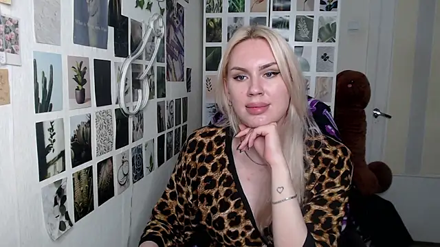 Snapshot of CapriScorpion chatting on 12/04/25, 12:58 CapriScorpion online show from 12/04/25, 12:58