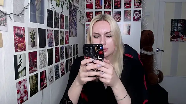 Snapshot of CapriScorpion chatting on 12/21/25, 02:35 CapriScorpion online show from 12/21/25, 02:35