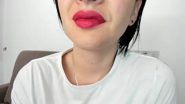 Snapshot of queen_fetish chatting on 12/06/24, 10:16 queen fetish online show from 12/06/24, 10:16