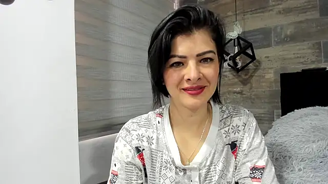 Snapshot of queen_fetish chatting on 12/20/24, 02:49 queen fetish online show from 12/20/24, 02:49