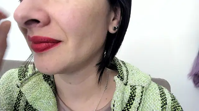 Snapshot of queen_fetish chatting on 01/17/25, 10:11 queen fetish online show from 01/17/25, 10:11