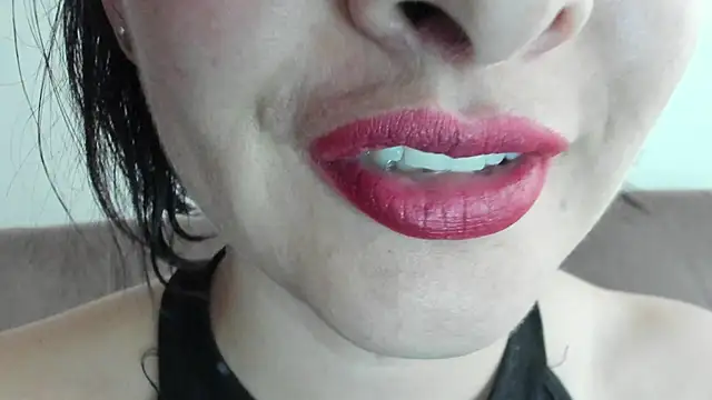 Snapshot of queen_fetish chatting on 02/05/25, 10:44 queen fetish online show from 02/05/25, 10:44