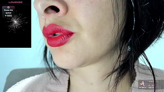 Snapshot of queen_fetish chatting on 02/14/25, 10:17 queen fetish online show from 02/14/25, 10:17