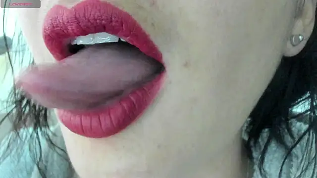 Snapshot of queen_fetish chatting on 03/04/25, 08:27 queen fetish online show from 03/04/25, 08:27