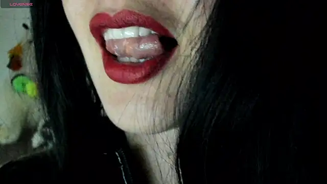 Snapshot of queen_fetish chatting on 03/10/25, 08:34 queen fetish online show from 03/10/25, 08:34