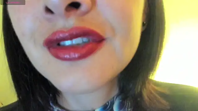 Snapshot of queen_fetish chatting on 09/11/25, 10:26 queen fetish online show from 09/11/25, 10:26