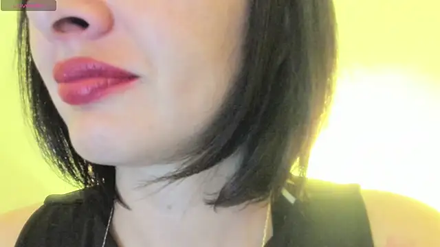 Snapshot of queen_fetish chatting on 09/12/25, 10:15 queen fetish online show from 09/12/25, 10:15