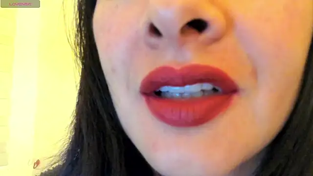 Snapshot of queen_fetish chatting on 09/29/25, 10:20 queen fetish online show from 09/29/25, 10:20