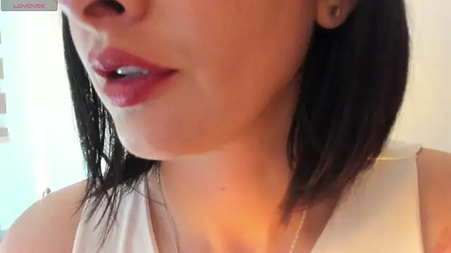 Snapshot of queen_fetish chatting on 10/09/25, 01:20 queen fetish online show from 10/09/25, 01:20