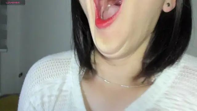 Snapshot of queen_fetish chatting on 10/17/25, 10:29 queen fetish online show from 10/17/25, 10:29