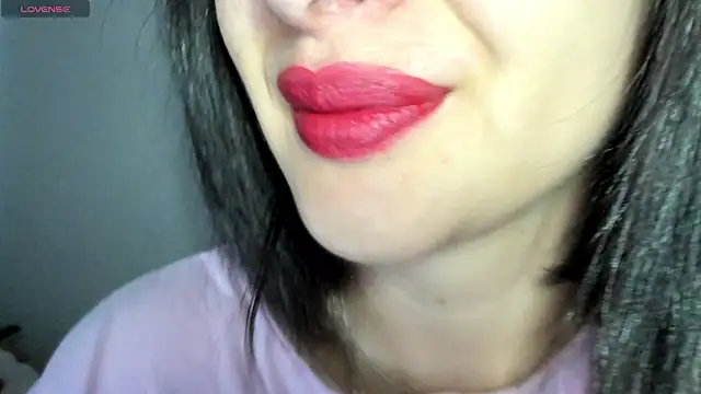 Snapshot of queen_fetish chatting on 10/22/25, 10:37 queen fetish online show from 10/22/25, 10:37