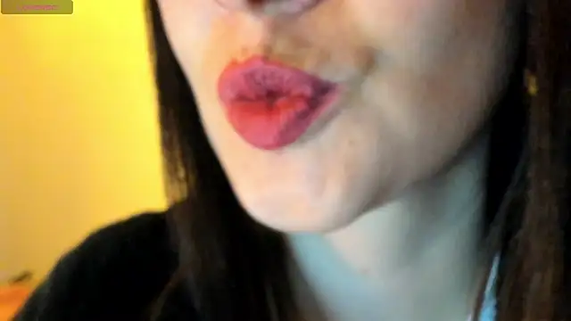 Snapshot of queen_fetish chatting on 10/25/25, 10:34 queen fetish online show from 10/25/25, 10:34