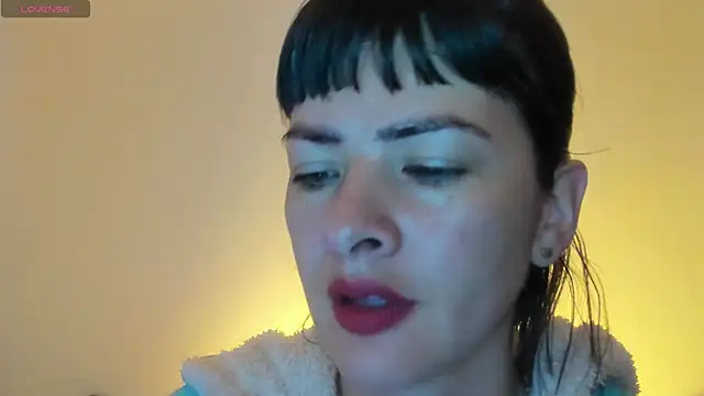 Snapshot of queen_fetish chatting on 11/20/25, 10:48 queen fetish online show from 11/20/25, 10:48