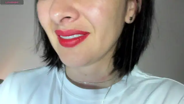 Snapshot of queen_fetish chatting on 12/05/25, 12:47 queen fetish online show from 12/05/25, 12:47