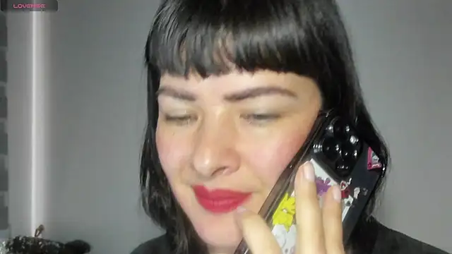 Snapshot of queen_fetish chatting on 01/05/26, 05:27 queen fetish online show from 01/05/26, 05:27