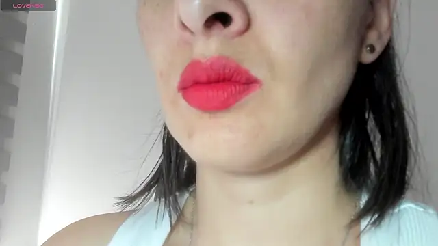 Snapshot of queen_fetish chatting on 02/03/26, 01:38 queen fetish online show from 02/03/26, 01:38