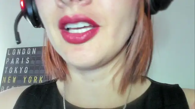 Snapshot of queen_fetish chatting on 02/11/26, 01:27 queen fetish online show from 02/11/26, 01:27