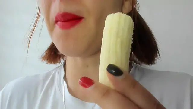 Snapshot of queen_fetish chatting on 02/25/26, 04:05 queen fetish online show from 02/25/26, 04:05