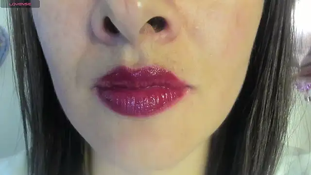 Snapshot of queen_fetish chatting on 06/12/26, 10:41 queen fetish online show from 06/12/26, 10:41