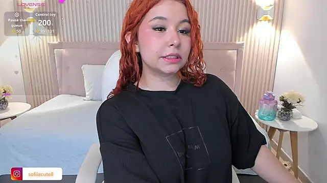 Snapshot of Atenea_cuteee chatting on 12/17/25, 02:23 Atenea cuteee online show from 12/17/25, 02:23