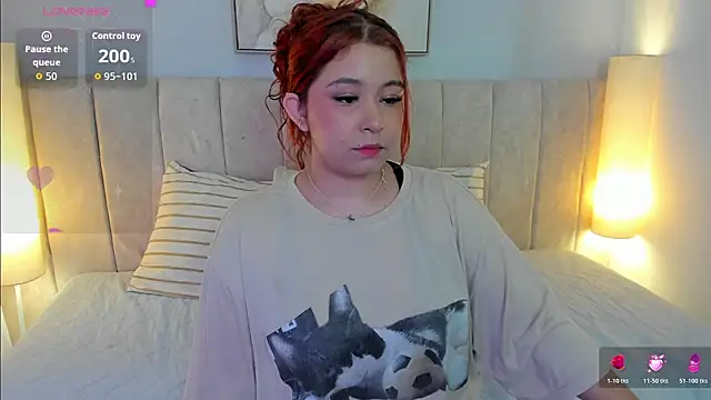 Snapshot of Atenea_cuteee chatting on 12/19/25, 02:29 Atenea cuteee online show from 12/19/25, 02:29