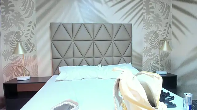 Snapshot of AnneDixie chatting on 06/07/26, 03:32 AnneDixie online show from 06/07/26, 03:32