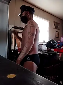 Snapshot of prettyboi6992 chatting on 12/16/25, 08:36 prettyboi6992 online show from 12/16/25, 08:36