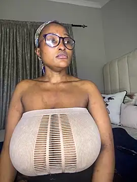 Bustygoddess32 online show from 10/10/25, 11:04