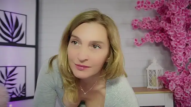 Snapshot of ms_natty chatting on 10/08/25, 06:05 ms natty online show from 10/08/25, 06:05