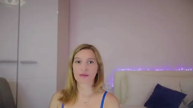 Snapshot of ms_natty chatting on 11/21/25, 07:23 ms natty online show from 11/21/25, 07:23