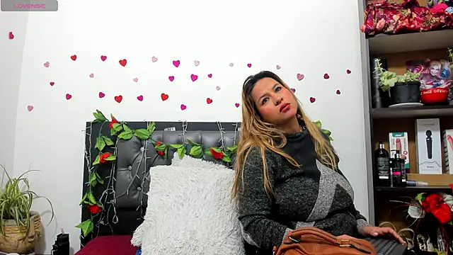 hazel 34 online show from 10/26/25, 08:20