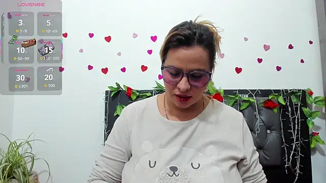 hazel 34 online show from 11/21/25, 08:35