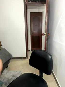 Charlotte cutee18 online show from 10/13/25, 11:27