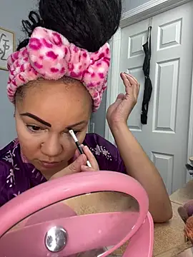 Snapshot of DestineeJayde chatting on 10/07/25, 03:25 DestineeJayde online show from 10/07/25, 03:25